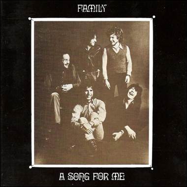 A group of people posing for a picture

Description automatically generated