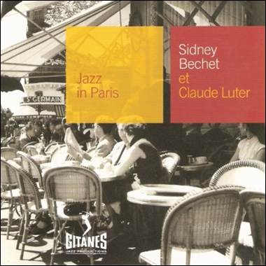 A group of people sitting at tables
Description automatically generated