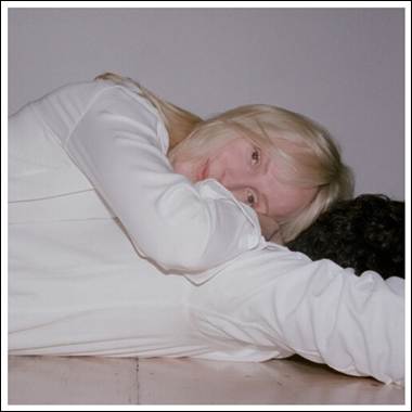 A person hugging a person
Description automatically generated