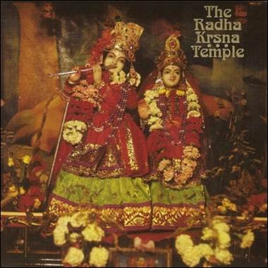 A couple of people wearing traditional clothing
Description automatically generated