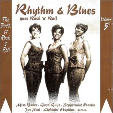 A group of women in dresses

Description automatically generated