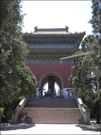 A group of people walking up a staircase

AI-generated content may be incorrect.