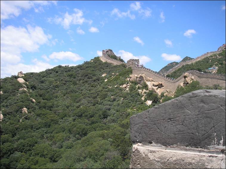 A long shot of a great wall

AI-generated content may be incorrect.