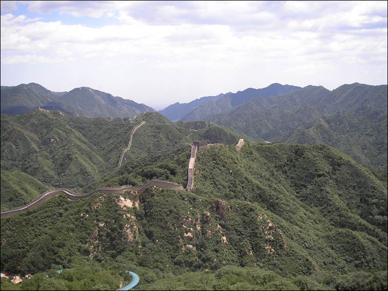 A long shot of a great wall

AI-generated content may be incorrect.