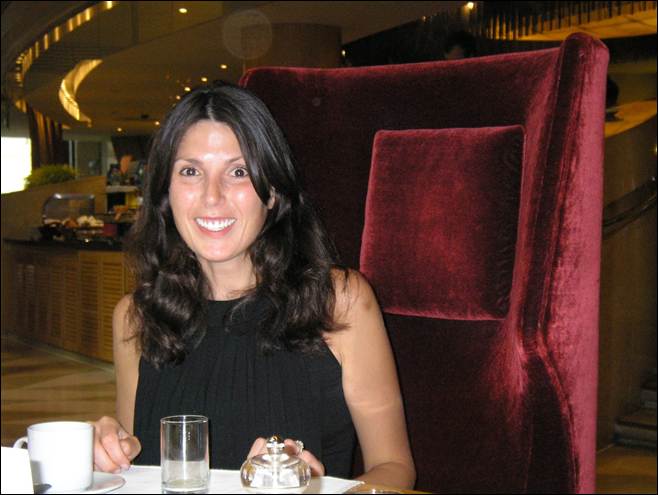 A person sitting at a table

AI-generated content may be incorrect.