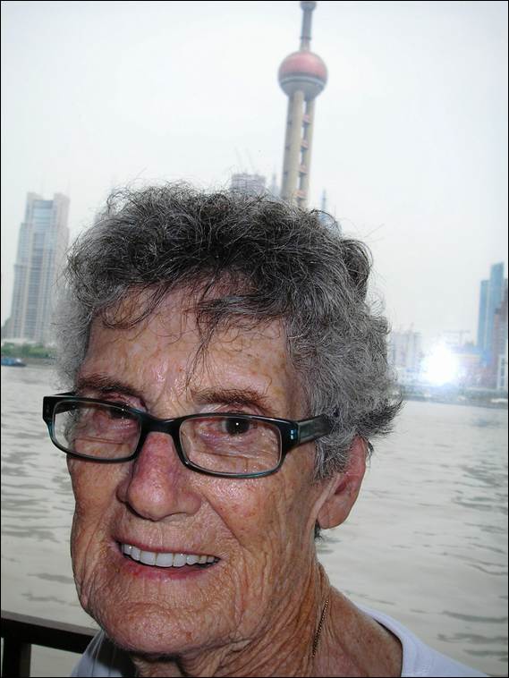 A person in glasses smiling in front of a city

AI-generated content may be incorrect.